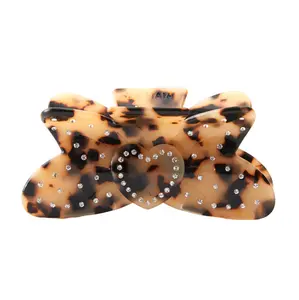 The Bow Claw Clip in Classic Tortoise