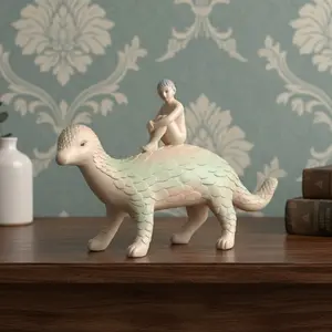 Creative Fantasy Resin Armadillo Figurine, Desktop Decoration Hand Model, Home Entrance Display, Perfect Gift for Family and Friends