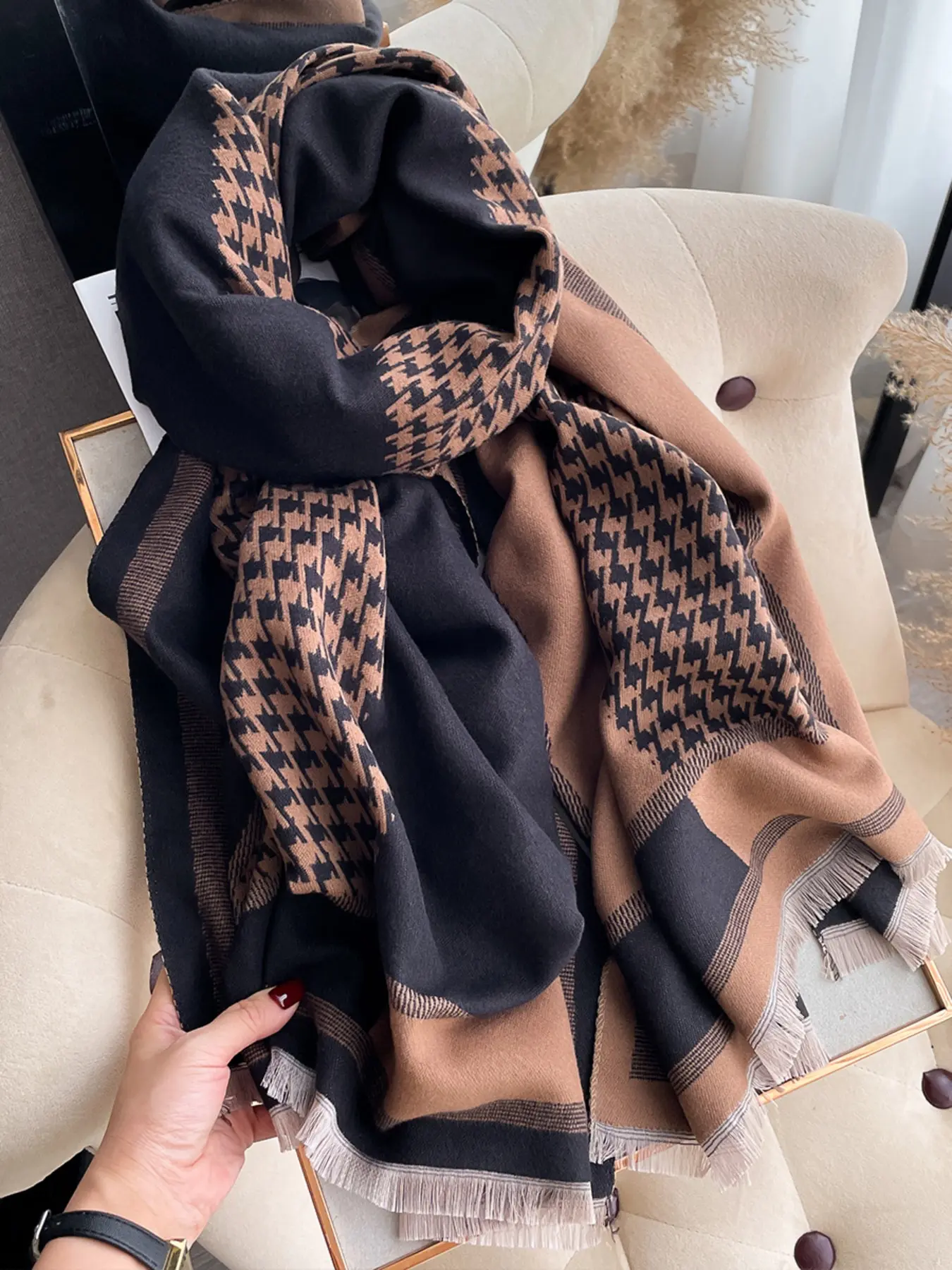 Women's Elegant Plaid Scarf with Fringe Design, Soft Warm Fashion Accessory for Fall & Winter, Stylish Fitted Woven Fabric, Neck Scarf, Decorative Scarf