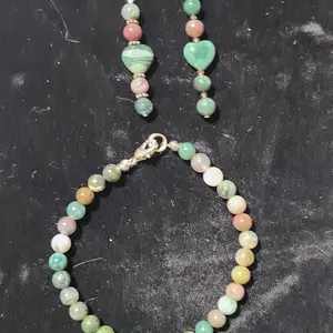 Indian agate stretchy bracelet with clasp and matching earring set.