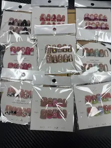 Una(7593)gc.30$ get 15 pairs of random baby duck nails. We have different styles.