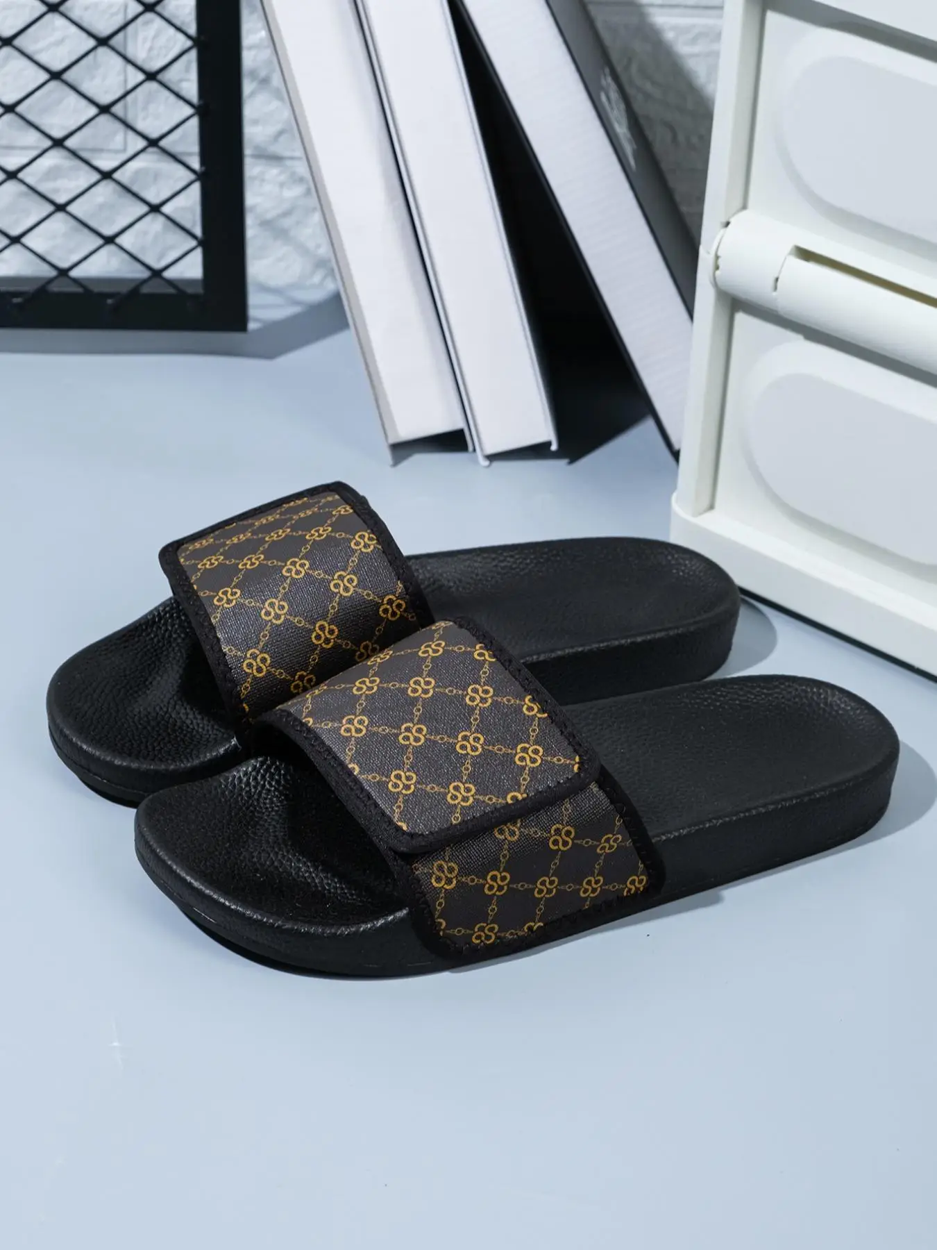 Fashionable Plaid Pattern Slides Shoes for Men for Spring, Summer 2024 Casual Comfortable Non-slip Matching Slippers, Simple Velcro Slippers for Men f