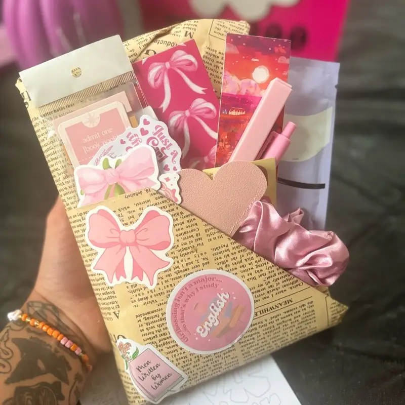 Blind Date With A Book - Elegant Design, Ideal for Book Lovers, Perfect for Book Lovers