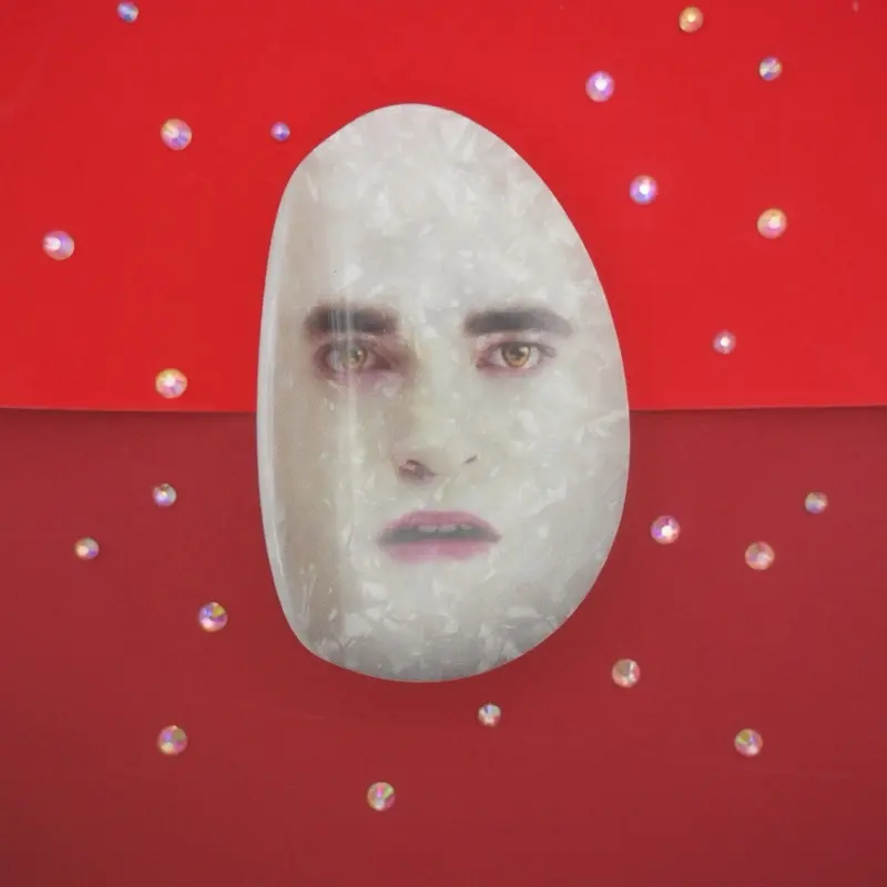 Eggward Hair Claw