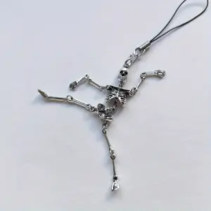 Retro Dark Twisted Skull Mobile Pendant, Personalized and Bizarre Skull USB Backpack Pendant, Halloween Mobile Chain, Fun Gift, Gothic Mystery Jewelry