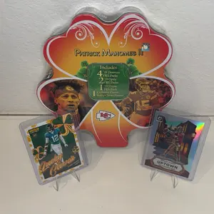 2025 NFL Patrick Mahomes Tin (7 Packs + 1 a lucky clover promo card)