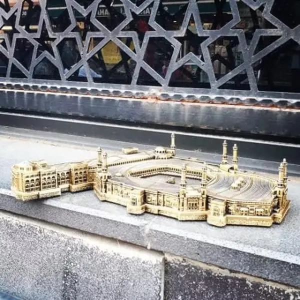 Handmade Decorative Masjid Al Haram Kaaba Replica Figurine - Religious Traditional Islamic Artwork, Detailed Design, Historical Symbol for Indoors Home Decor, Office, Graduations