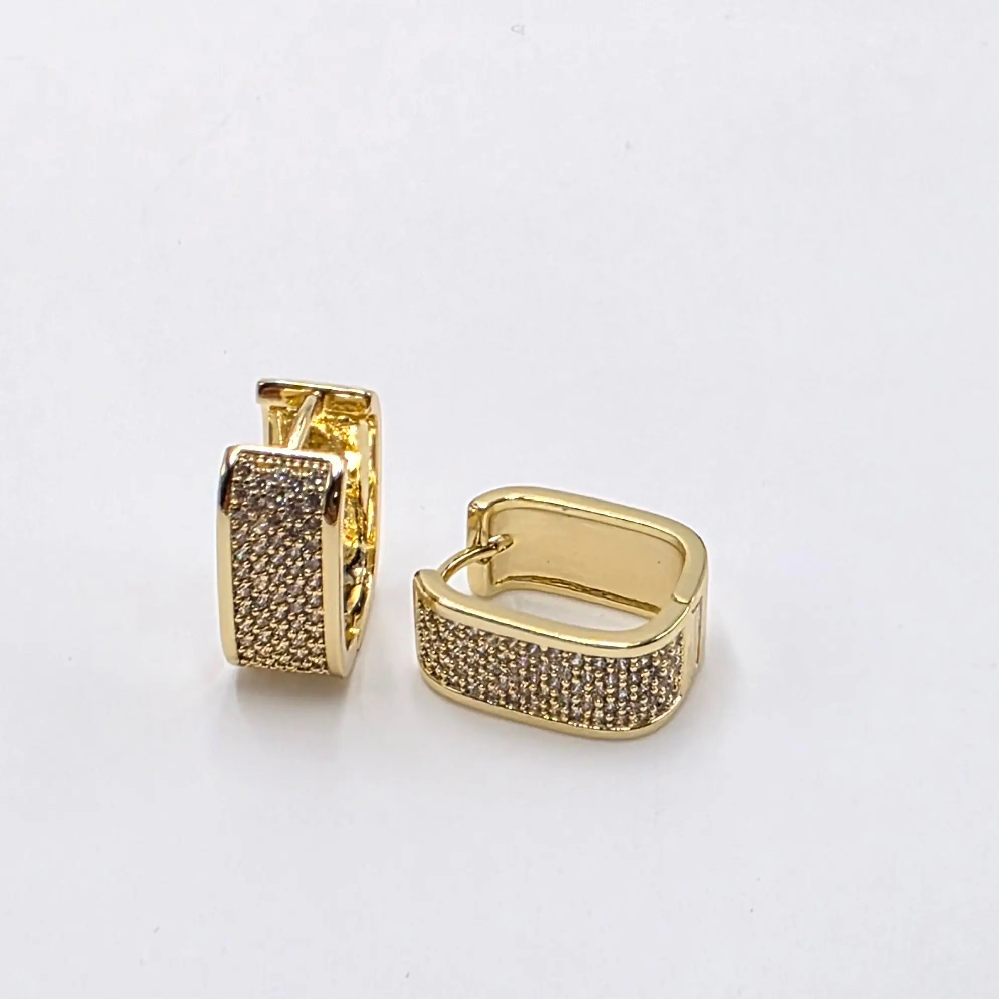 Xuping Classic Style Gold Hoop Earrings, Medium Hoops for Women & Men, Simple Elegant Unisex Fashion Jewelry, Classic Style Earrings, Hoop Earrings Gold