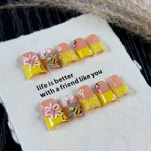 10pcs Simple and playful style, hand-painted patterns, three-dimensional bees, shiny yellow diamonds handmade fake nails, Glittering fake nails, Summer nails, Ideal for spring outings, enjoying flowers and having picnics