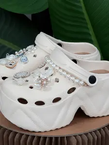 2026 New Fashion Pearl Chain Five-Leaf Flower High Heel Women's Holey Shoes, Stylish Eva Sole, Rhinestone Design, Solid Pattern