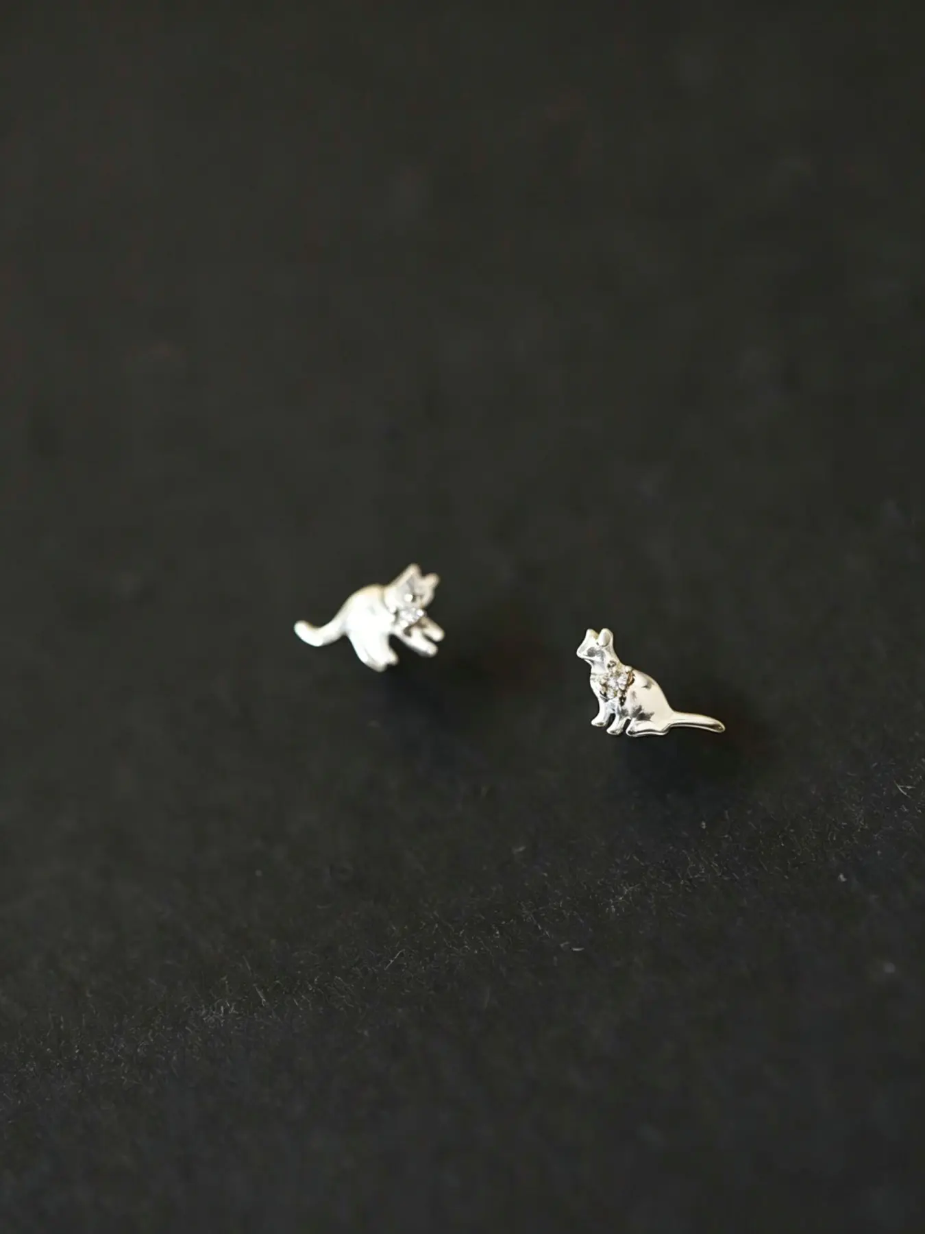 925 Sterling Silver Asymmetrical Cat Earrings, Cute Sweet Jewelry Accessories, Embedded Artificial Zircon, Retro Style, All Seasons