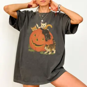 ChicCotton Vintage 90s Cat Halloween  Shirt, Retro Cute Cats Fall Vibes T-shirt, Vintage Jack-o-lantern Graphic Tee, Cat Lovers Outfits