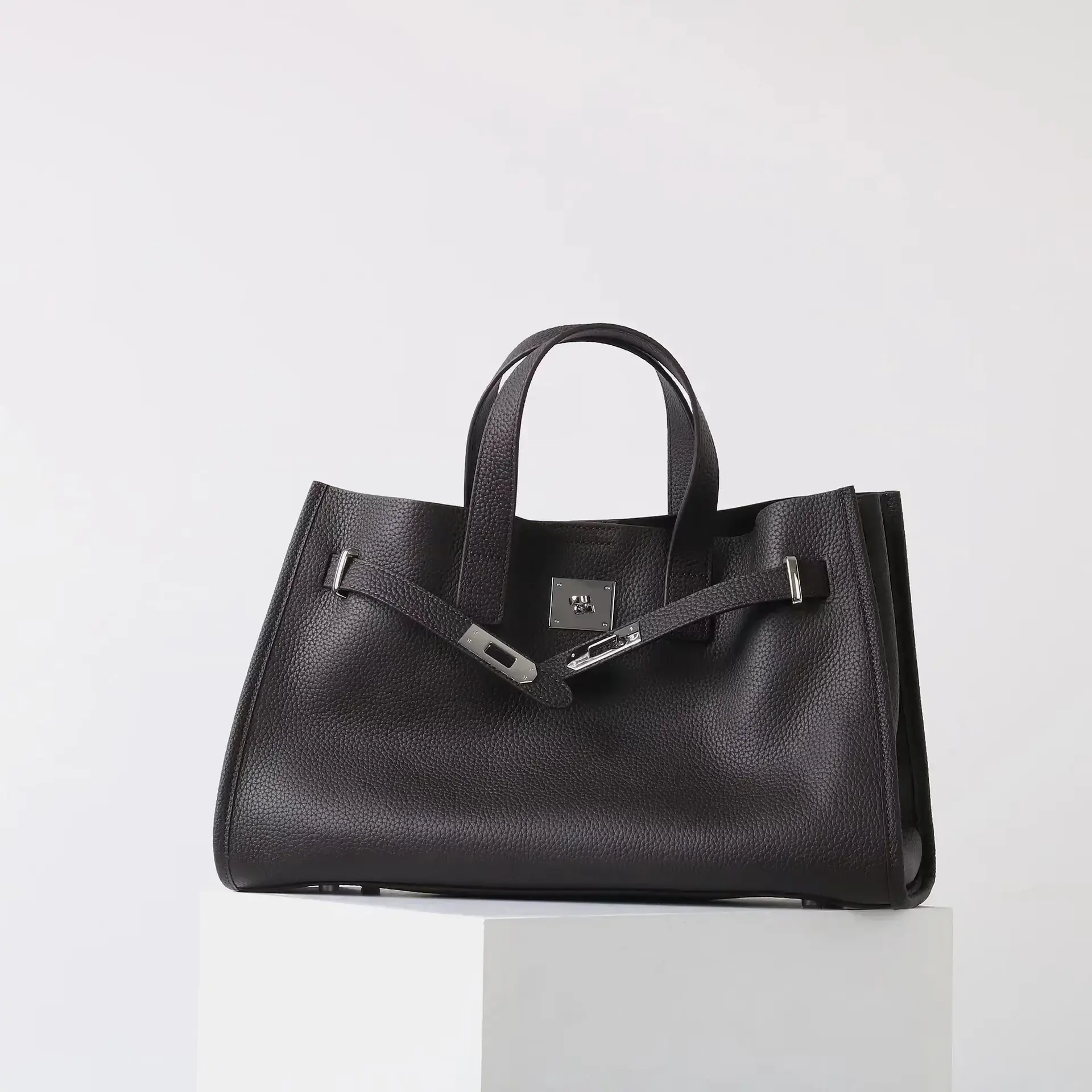 2025 New Horizontal Version Cowhide Leather Handbag with Silver decoration Large Capacity Multi-layer Women's Diagonal Shoulder Bag Classic Style Commuter ladies' bag 2025 New Horizontal Version Cowhide Leather Handbag with Silver decoration Large Capacity Multi-layer Women's Diagonal Shoulder Bag Classic Style Commuter ladies' bag