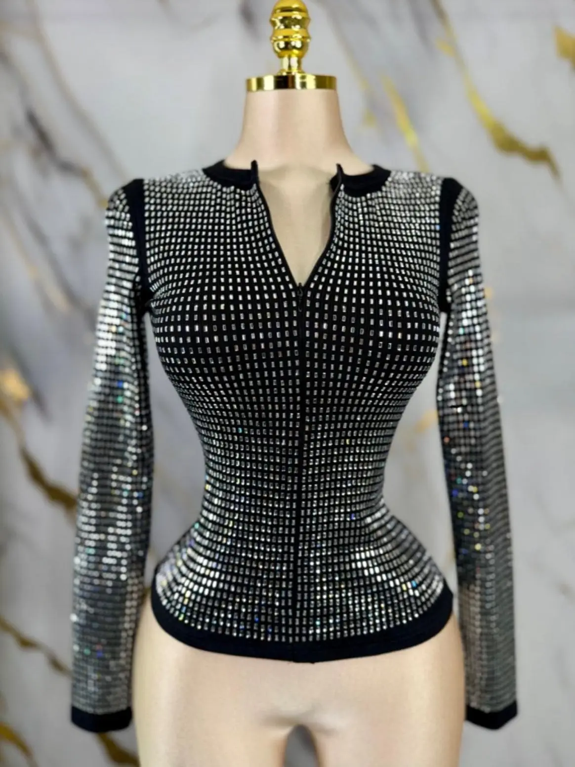 Blusa de Brillos Sparkling Sequin Top for Parties and Events Versatile Festive Blouse with Glittering Brillos