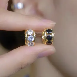 The unique minimalist style of the stud earrings is elegant-ZY52930