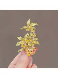 New style elegant osmanthus brooch for women, high-end and elegant accessory for a retro-style blouse, suit, qipao and Hanfu. Pin for accessories.