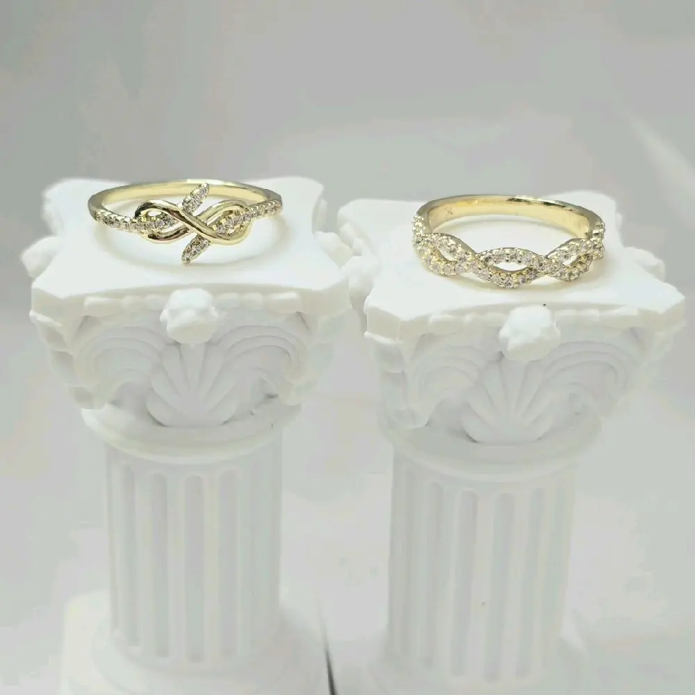 Dos estilos de anillos infinitos sencillos . Gold-Plated