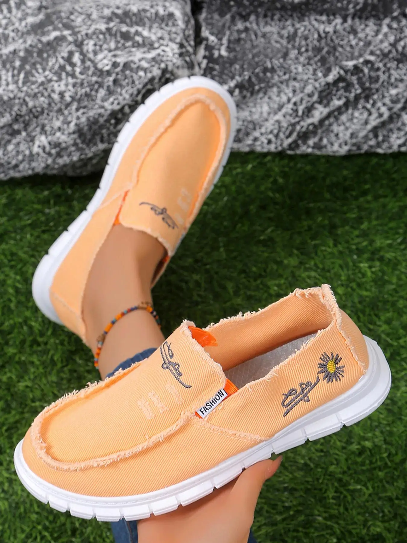 Unisex's Sunflower Embroidered Design Slip on Walking Shoes, Casual Comfortable Non-slip Walking Shoes, Fashionable Shoes for Daily Wear, Women Girl F