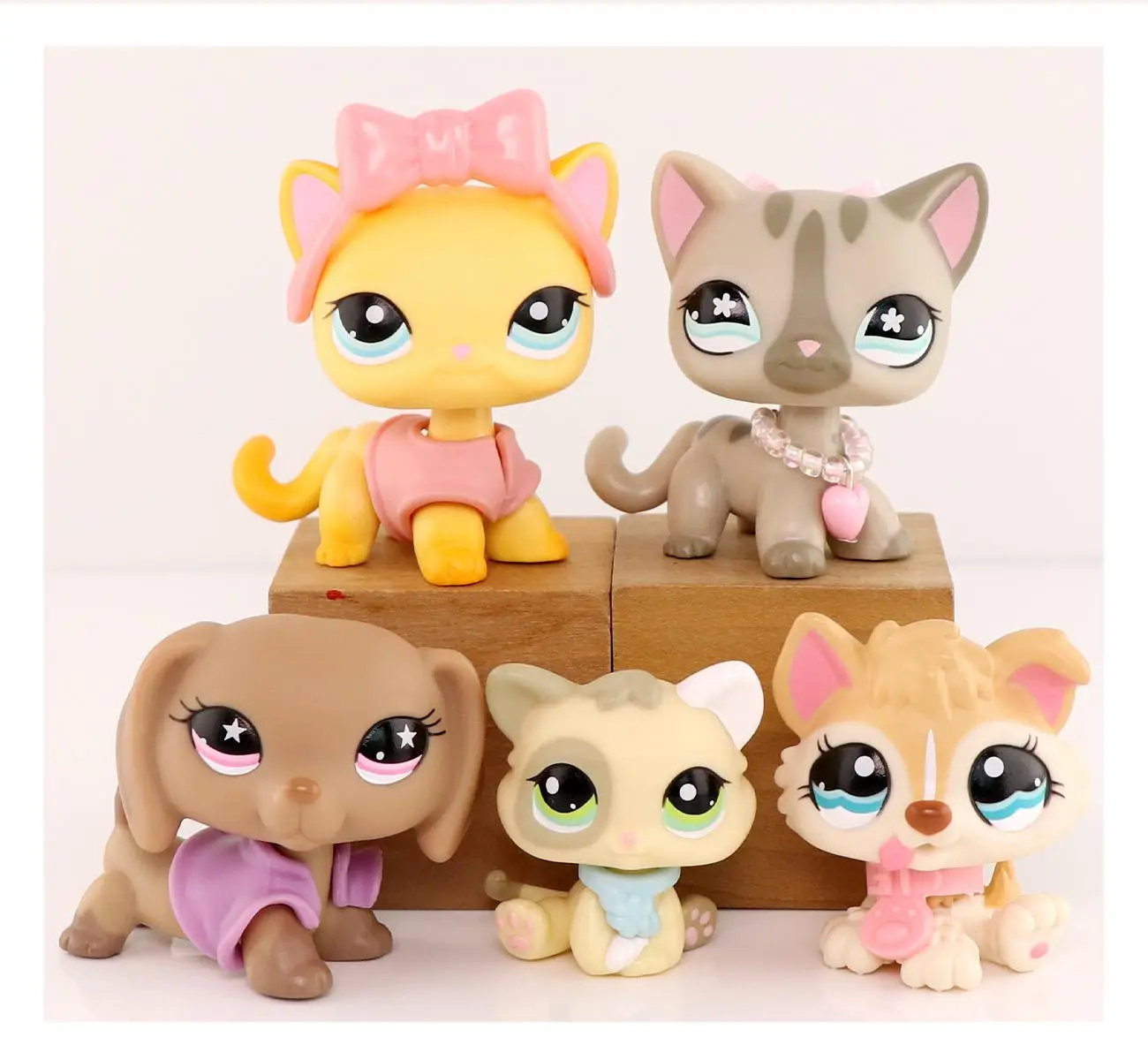 diylpshome Miniature Cat and Dog Figures with LPS Collectable - Cute Toys for Group Play & Imagination, 2-2.75" High, Educational & Engaging Animal