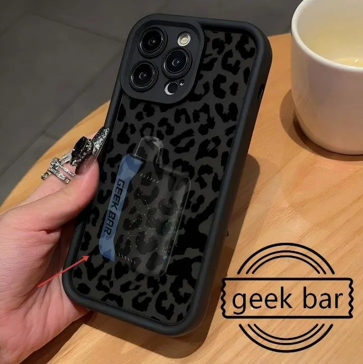 GEEK Aluminum Alloy Protective Phone Case with Leopard Print Design for Enhanced Durability and Style