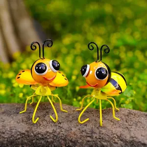 Metal Bee Decorative Wall Hanging, Large Garden Style Bee Ornament, Rustic Home Decoration, Farmhouse Wall Art, Bedroom & Living Room