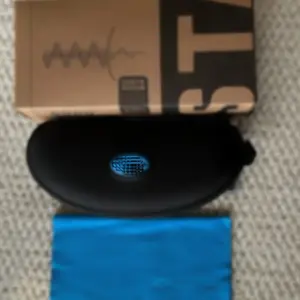 Original packaging box and cloth