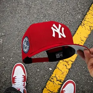 New Era New York Yankees 9FORTY A-Frame Snapback Hat – White Crown Red Brim – Adjustable MLB Baseball Cap – Streetwear Unisex Summer Edition