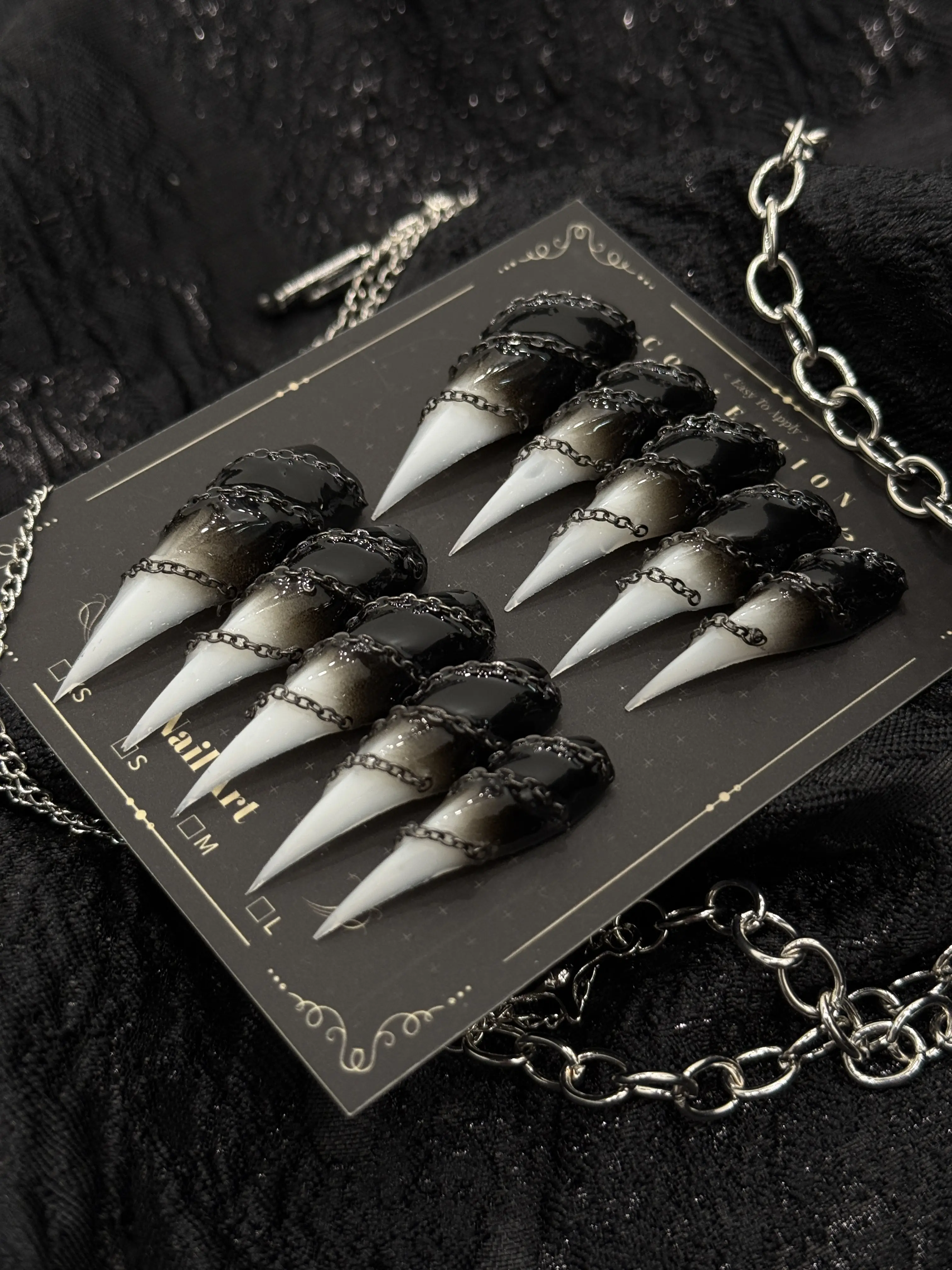 Handmade press-on nailsGothic Punk Stiletto Press On Nails, Black & White Ombre Glossy Fake Nails with Metal Chain Decor, Reusable False Nails for Parties