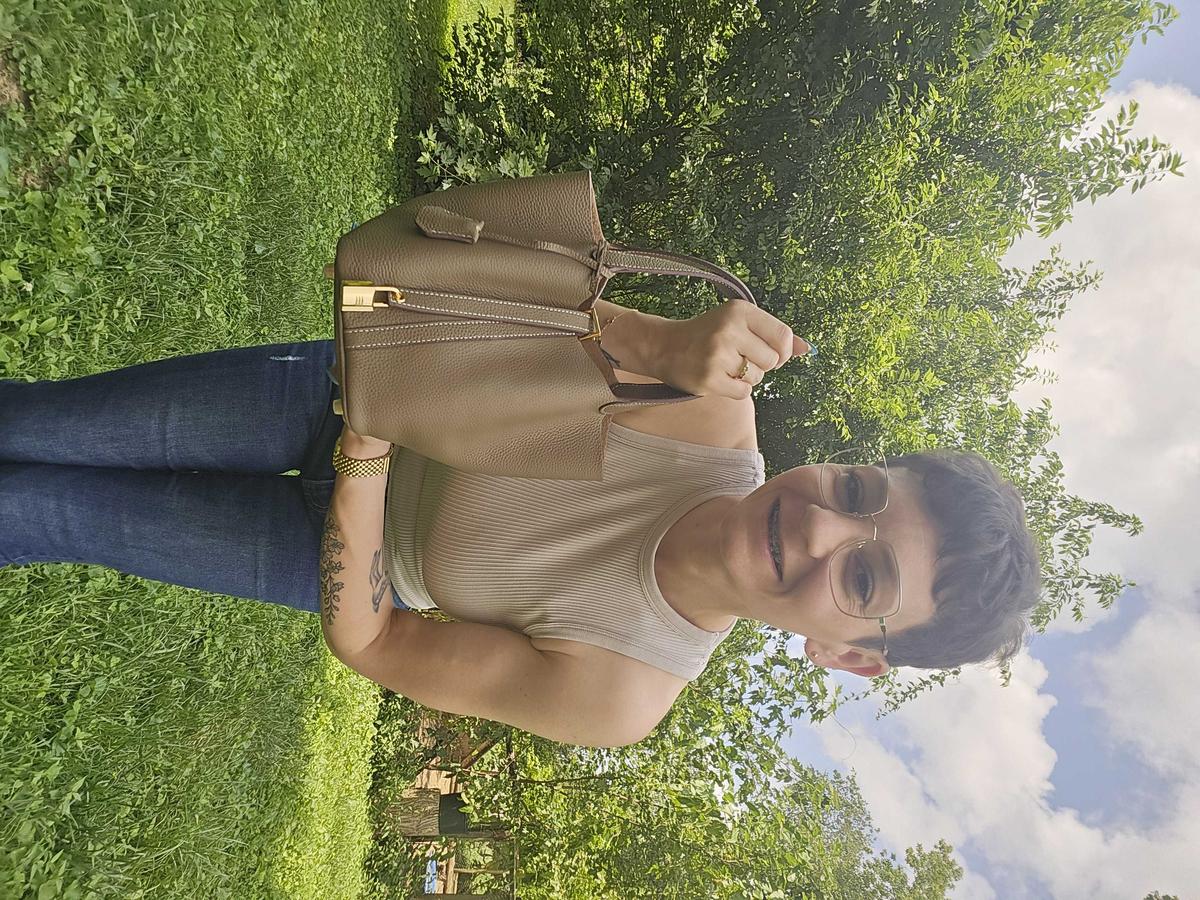 Item: Brown, one-size