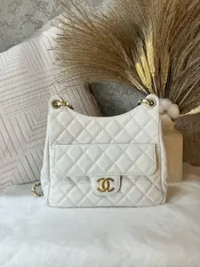 Pre-owned CHANEL Soft White Hobo Bag. Gold Hardware Chain 1919H0316