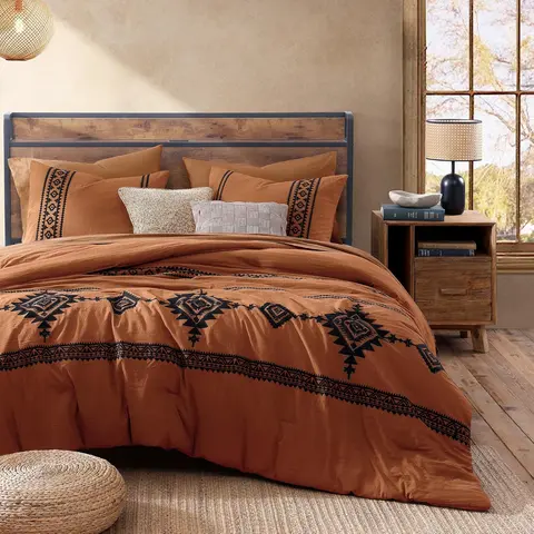 【FallPickDeals】MaiRêve 3D Embroidery Art Microfiber 7-Piece Bohemian Quilt Set - 3D Stitch Detail Boho Western All-Season Bedding Set with Double-Sided Storage Pockets, Pillowcases, Shams (Queen/King Sizes) Bedroom Home Decor Bundle