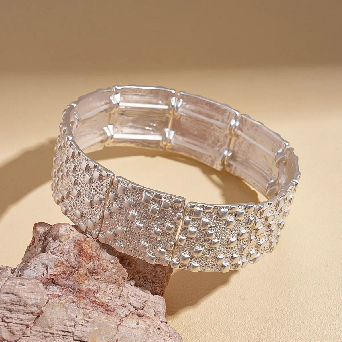 Trendy Lab Metal square raised dot splicing design, stretch string bracelet, high-end and versatile silver bracelet for women, perfect for commuting.