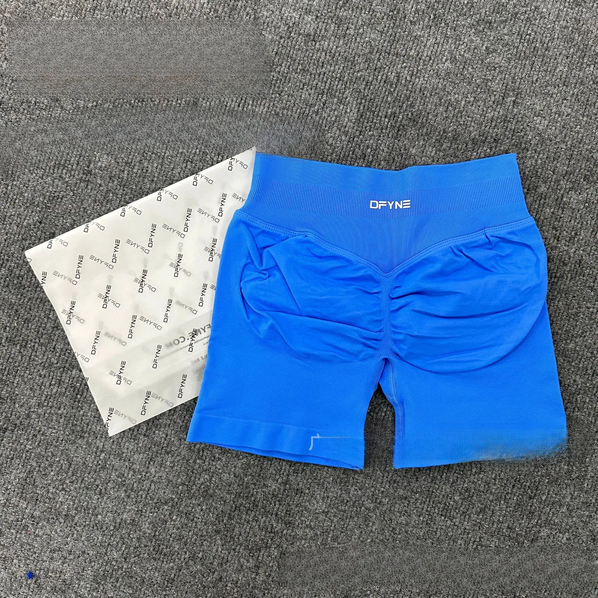 DFYNE's best-selling three-section high-waisted shorts with hip-lifting design, perfect for running, fitness, and yoga. They flatter the tummy, lift the hips, and make legs appear longer – a must-have for spring and summer. DFYNE's best-selling three-section high-waisted shorts with hip-lifting design, perfect for running, fitness, and yoga. They flatter the tummy, lift the hips, and make legs appear longer – a must-have for spring and summer.