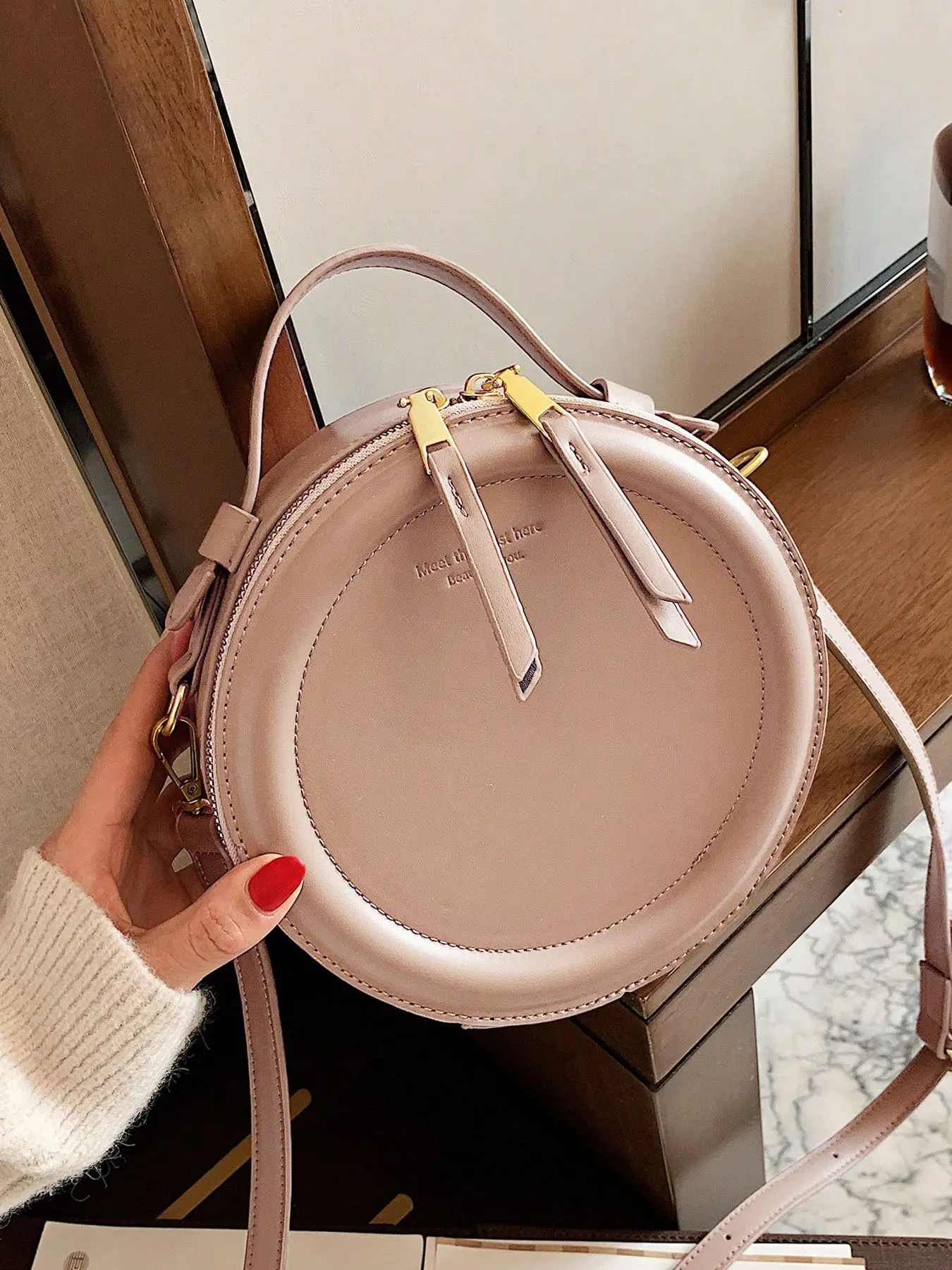 Circular design women's handbag retro classic women's shoulder bag crossbody bag, fashionable and simple solid color cylindrical women's bag, suitable for daily occasions such as commuting, shopping, and going out, Casual crossbody bags