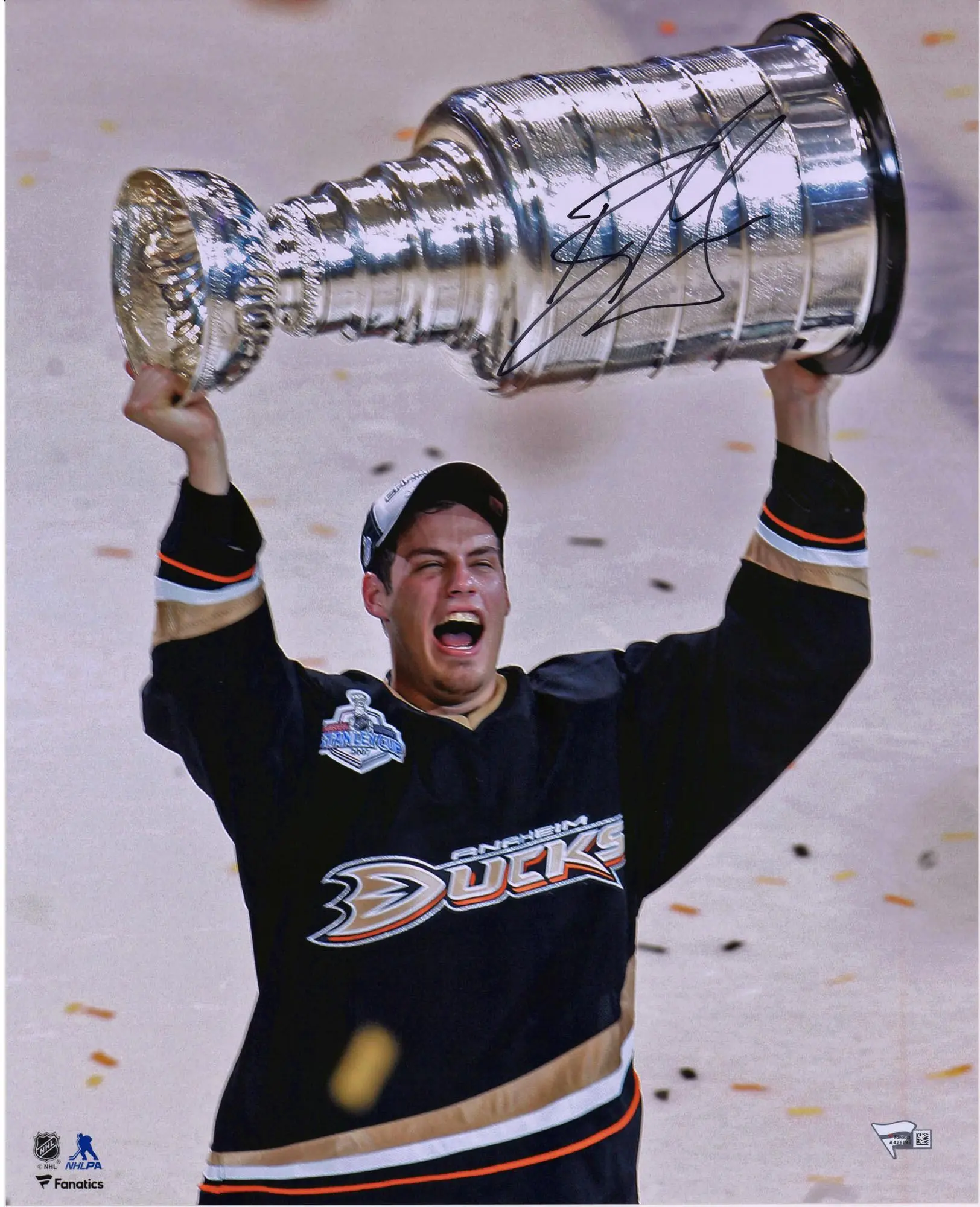 Ryan Getzlaf Anaheim Ducks Autographed 16" x 20" Raising Cup Photograph - Fanatics Authentic Certified