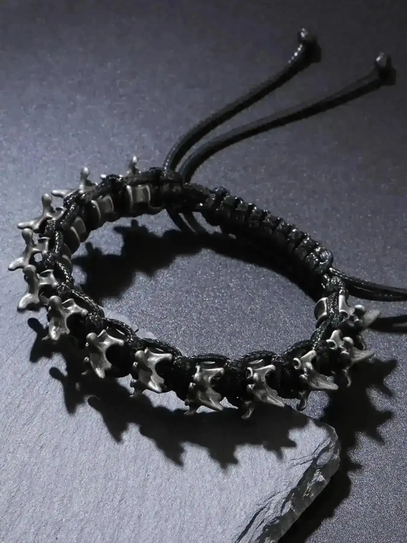Punk Hip-Hop Style Men's Handwoven Alloy Dragon Bone Adjustable Size Wrist Accessory Fashionable Unique Jewelry Slider Bracelet Statement Piece Gift Charming Sophisticated Perfect Glamorous Elegant Trendy Versatile