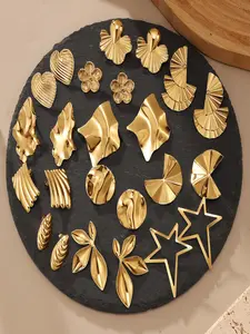 Random 7 Pairs Exaggerated Irregular Metal Earrings, Flower Stud Earrings, Geometric Star Heart Flower Designs, Unisex Fashion Trendy Jewelry Gift