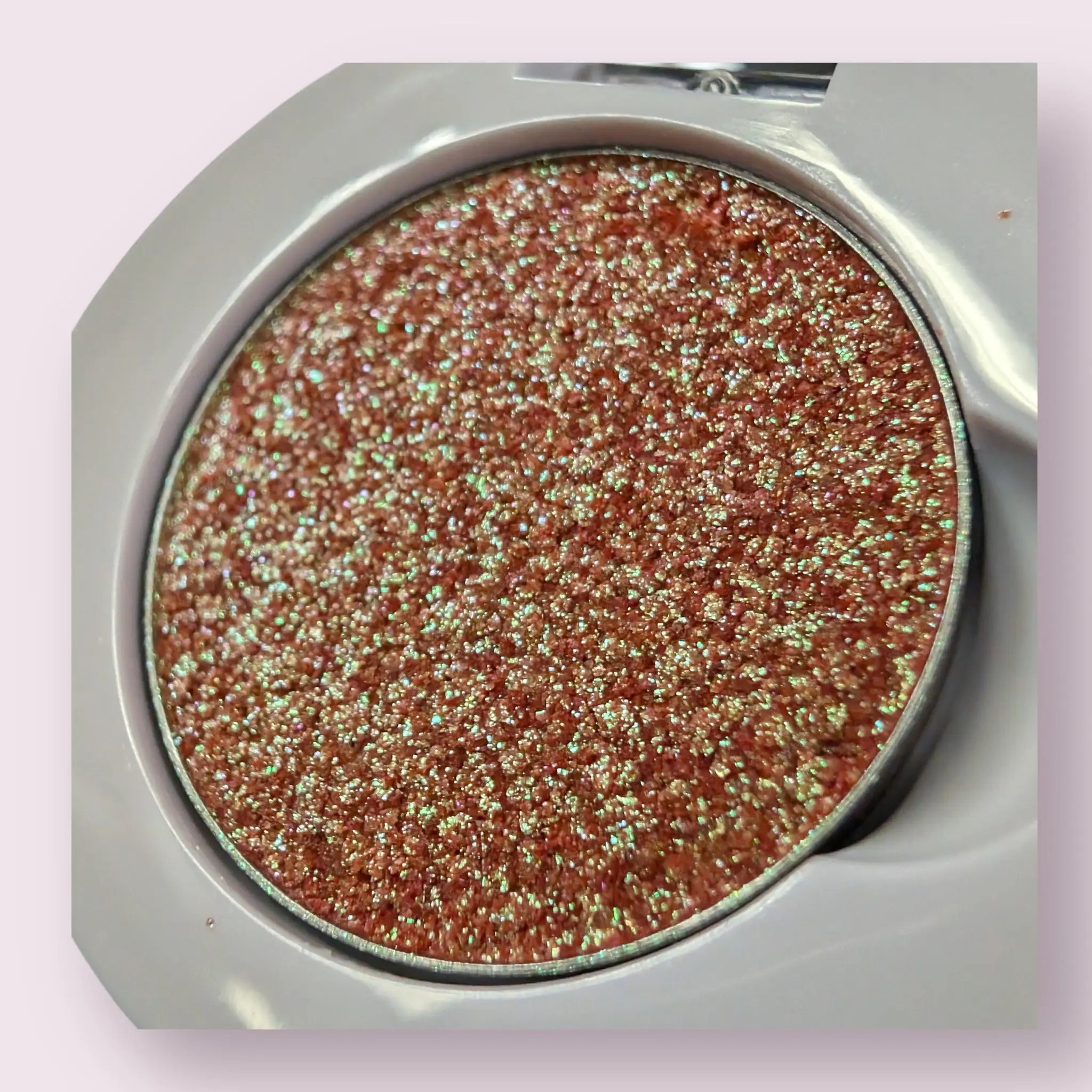 Spellcast Beauty Perfuma Multichrome Pressed Eyeshadow - Captivating Dynamic Colors for Elegant Makeup Looks US