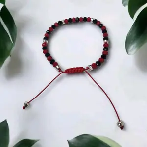 Adjustable bracelet idde Elegua with silver plated accents and crystal beads-idde elegua pulso ajustable confeccionado con cuentas de cristal y detalles en laminados de plata.