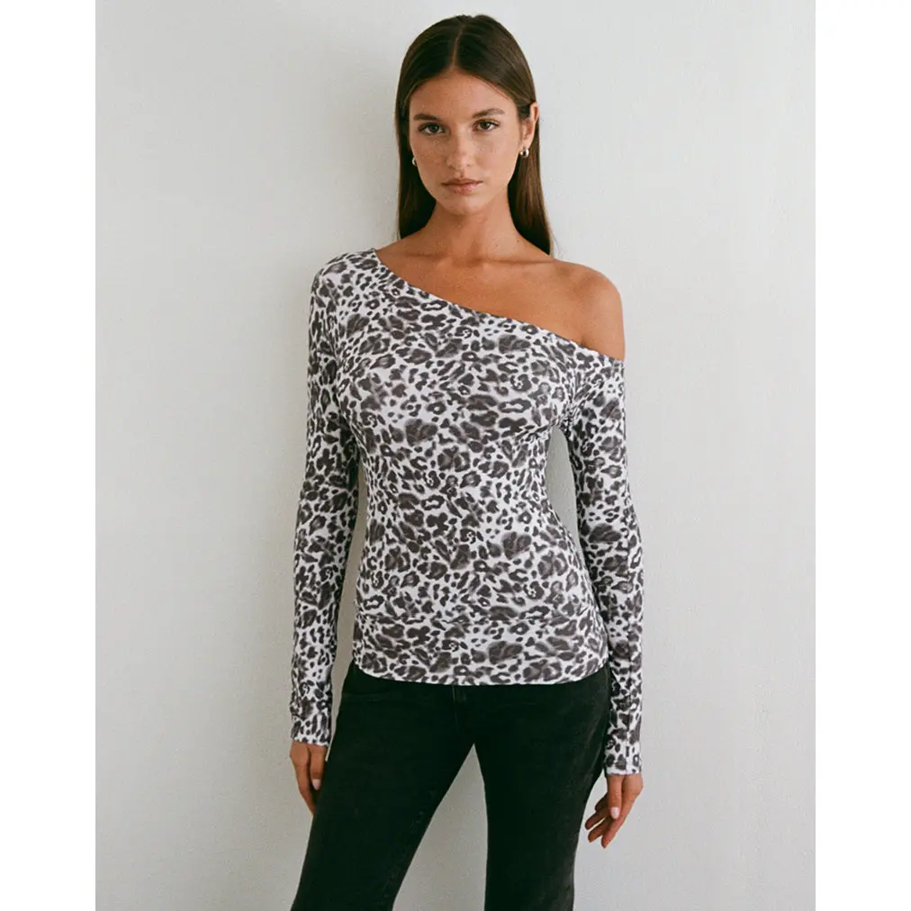 Matiah Off Shoulder Top in Jersey Blurry Leopard Grey