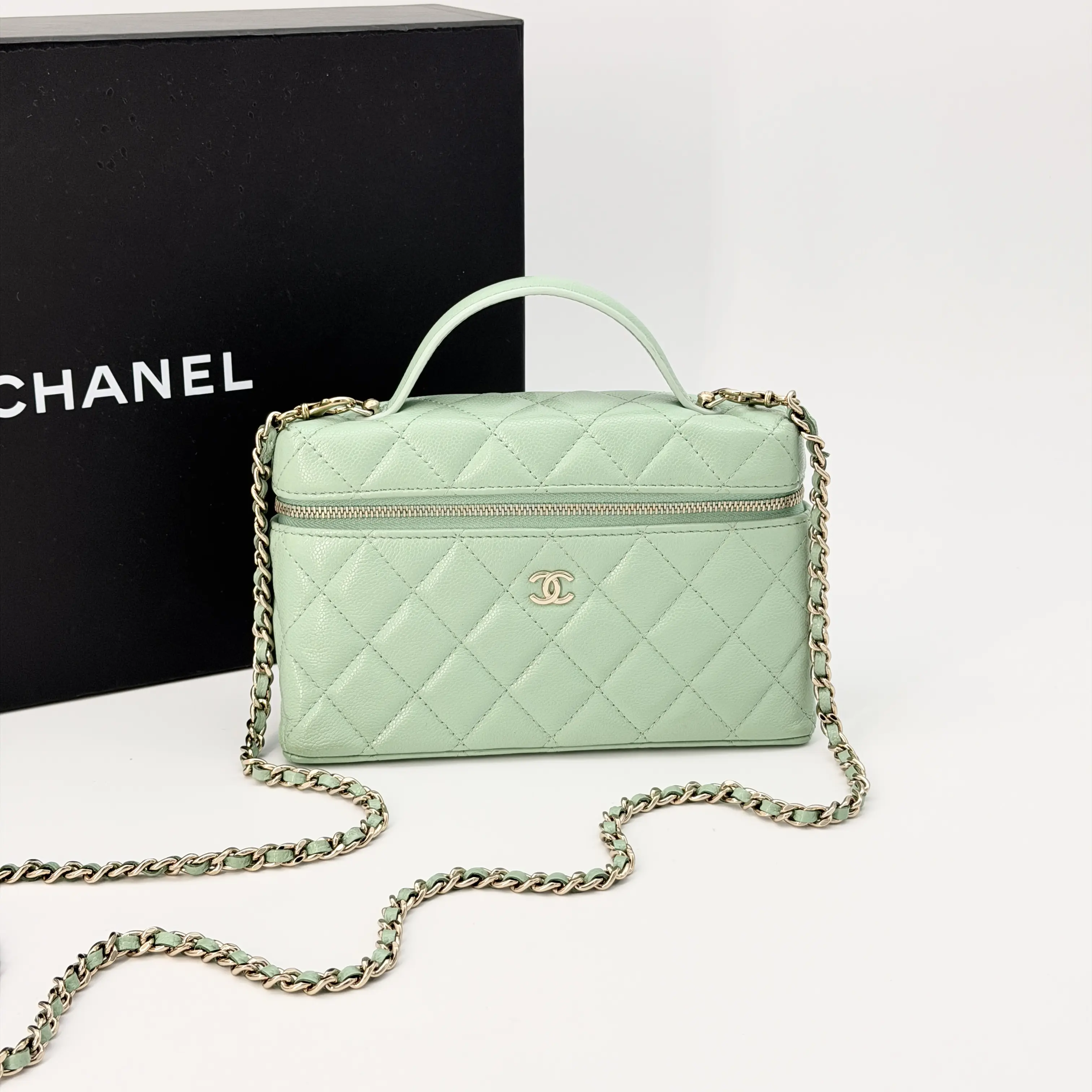 Pre-owned CHANEL caviar Crossbody Bags Light Green Crossbody Bag