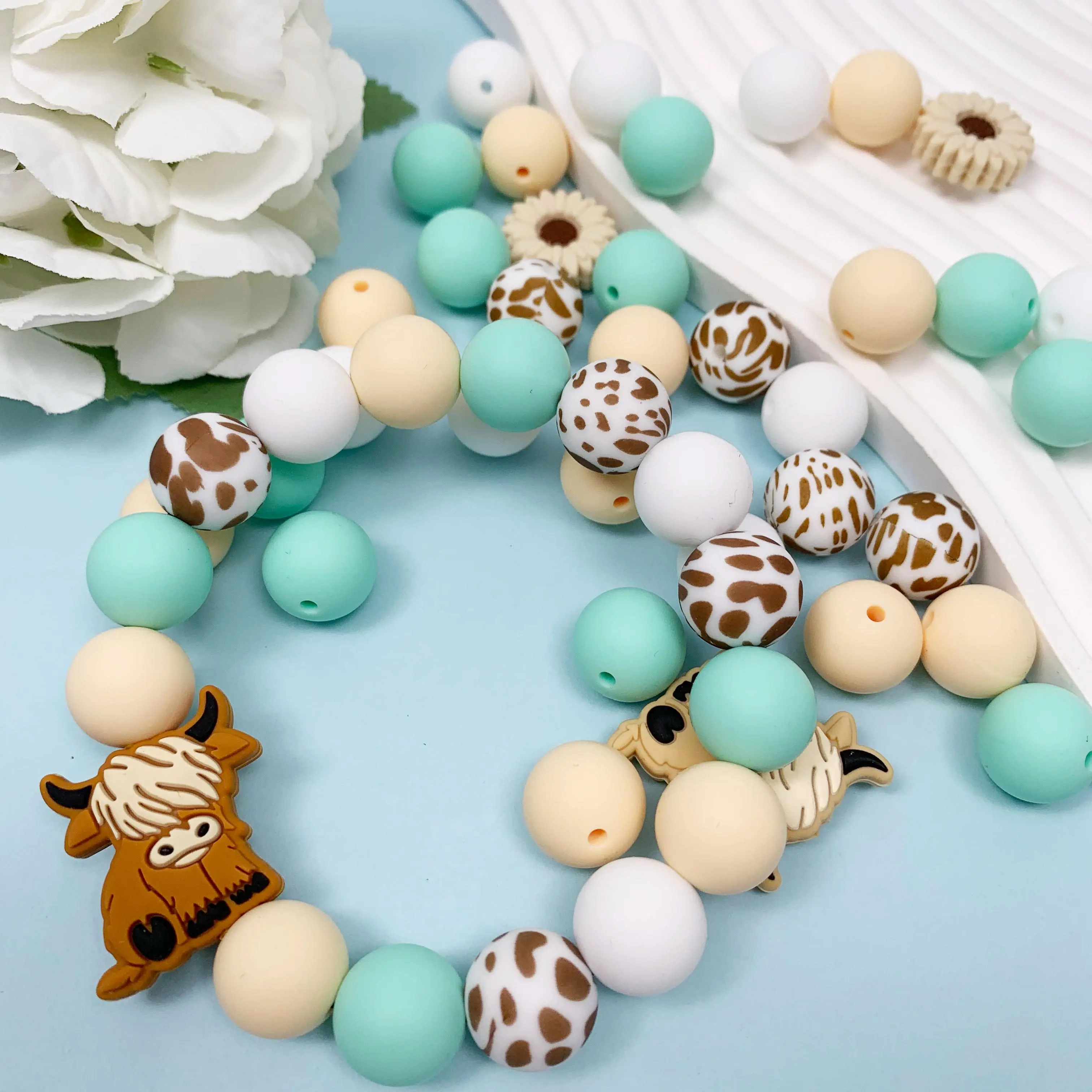 39pcs Sturdy Brown Daisy & Highland Cow Silicone Beads Set - Neutral DIY Animal & Floral Beading Supplies for Family, Lover, Crafting, Jewelry Making, Beads Making, Charms, Earrings, Keychains Handmade Kit, All Seasons
