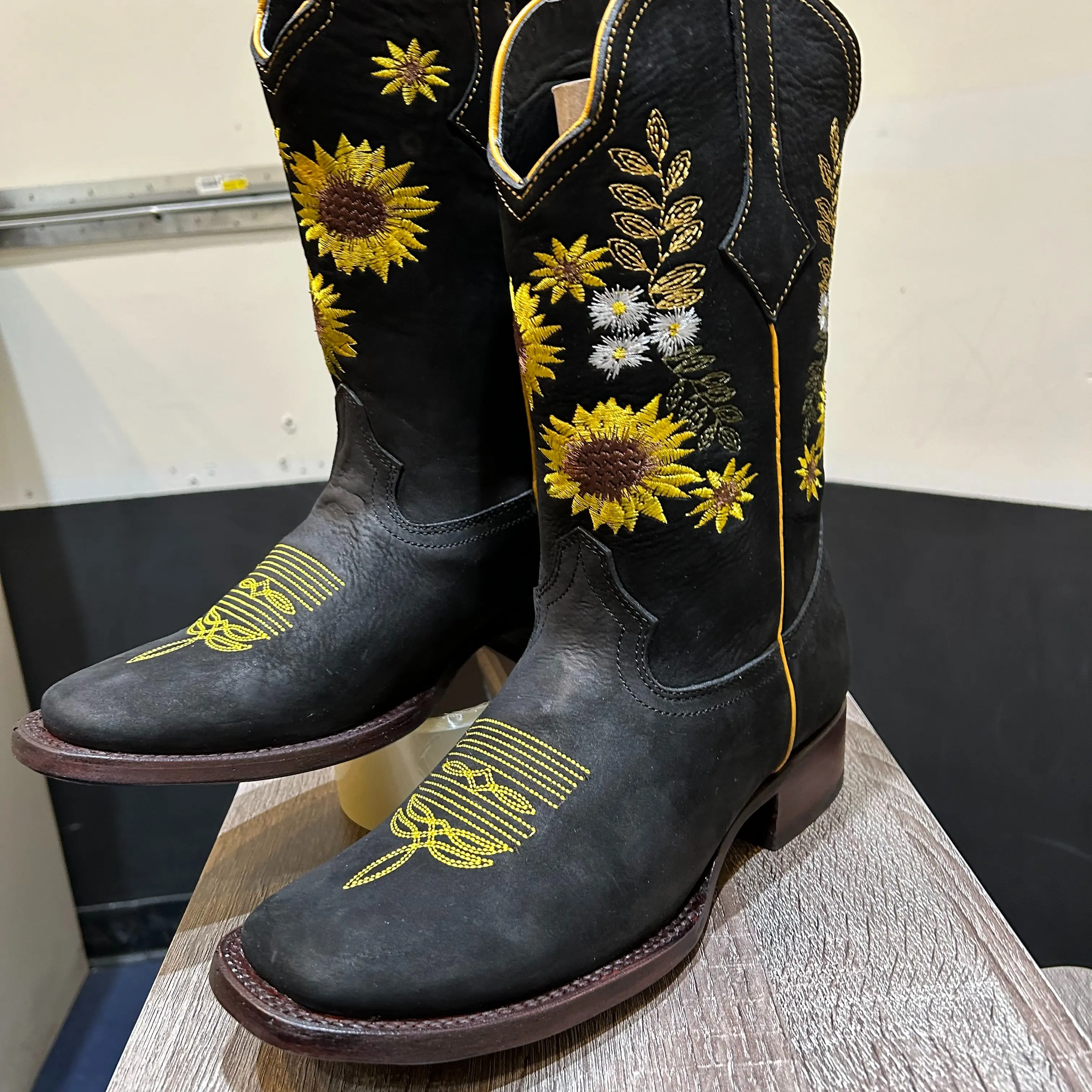White Dimond Women's Stylish Black Sunflower Leather Rodeo Boots, Fashionable Shoe Design, Comfortable Women's Footwear