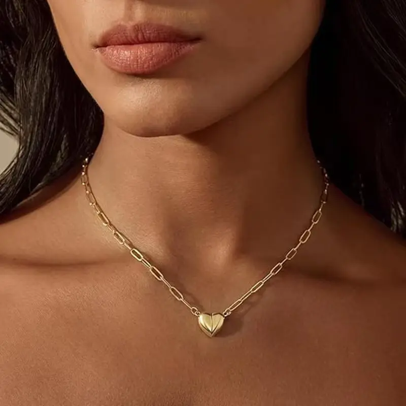 New Creative Alloy Magnetic Split Heart Necklace, Minimalist Retro Peach Heart Pendant, Couple Matching Clavicle Chain Dainty Jewelry Gift for Women & Lover