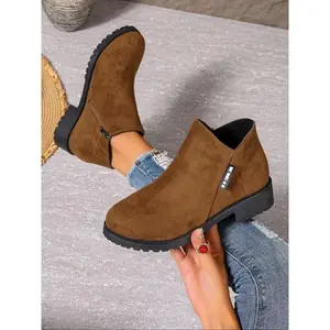 Women’s thick-heeled short velvet boots, solid color, side zipper design—fashionable and comfortable French-style boots, casual outdoor footwear suitable for autumn and winter, ideal for both indoor and outdoor use.