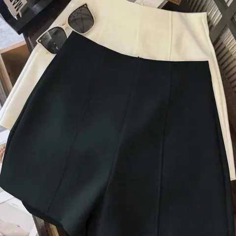 Spring Summer Women's High Waist Ultra Short Pants, Fitted, Back Zip Design, Fashionable, Aesthetic, Simple and Minimalist, Casual, Perfect for Daily Commute, Dates, and Romantic Occasions, Casual Fitted Shorts