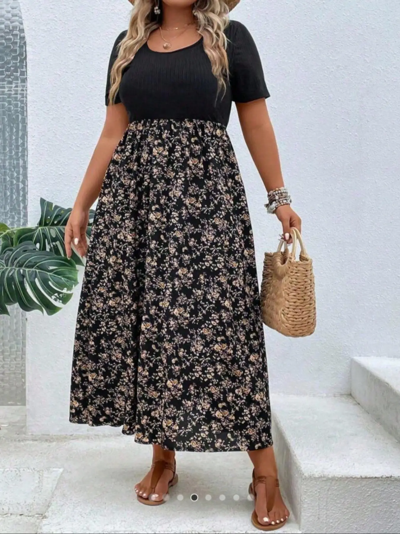 Plus Size Ditsy Floral Print Scoop Neck A Line Dress, Boho Casual Short Sleeve Long Dress for Daily Outdoor Wear, Women Plus Clothing for All Seasons
