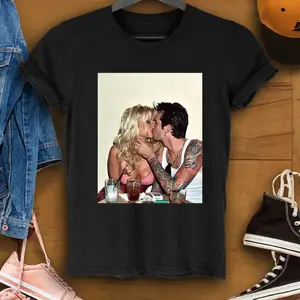 Pamela Anderson And Tommy Lee Kissing T-Shirt