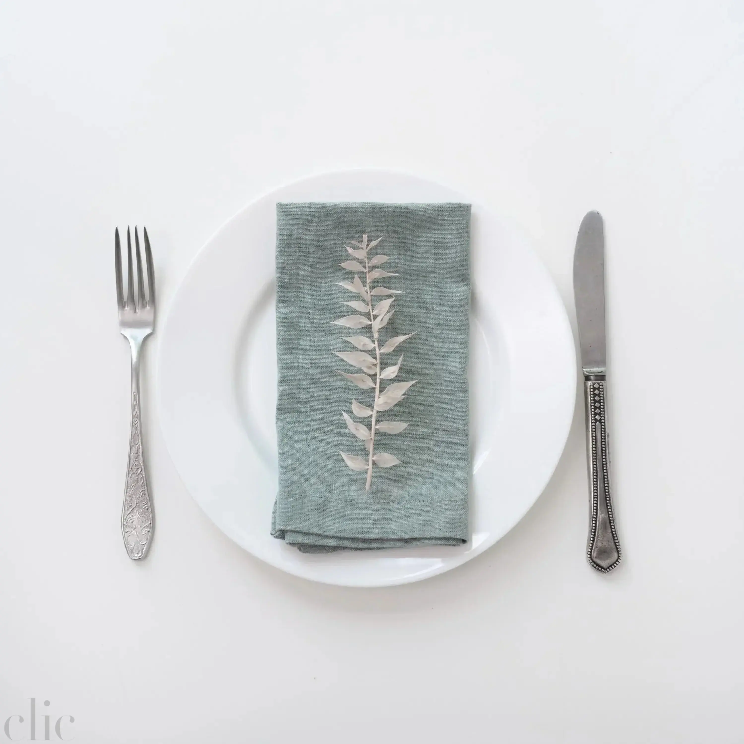 Set of 2 Linen Napkins 20x20 in Green Milieu, from Linen Tales