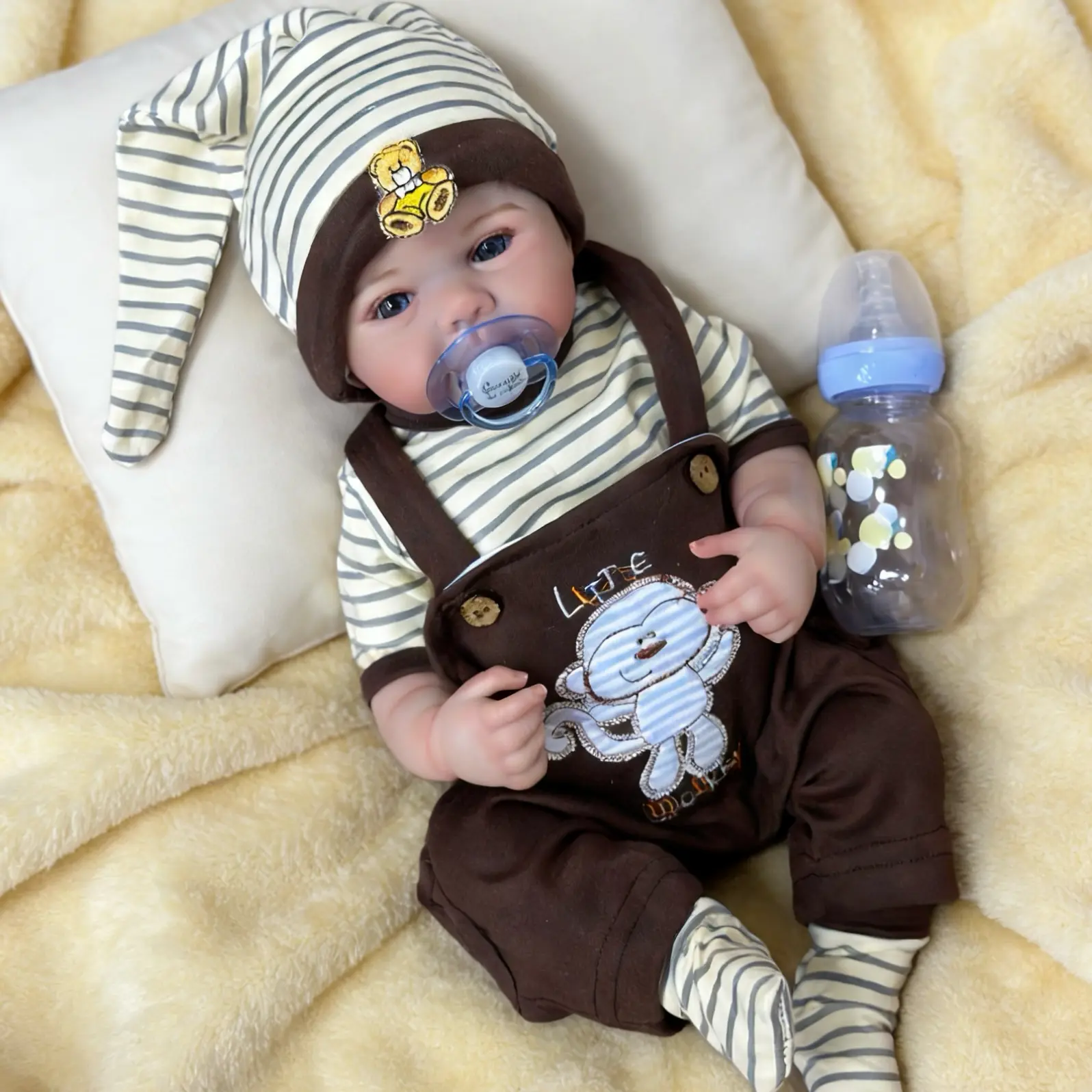 50cm/20inch Soft Vinyl Realistic Awake Weighted Baby Doll look Real Life Lifelike Baby Dolls with Complete Accessories Perfect for Cuddling, Gift Giving, Newborn reborn toddler doll baby doll love gift